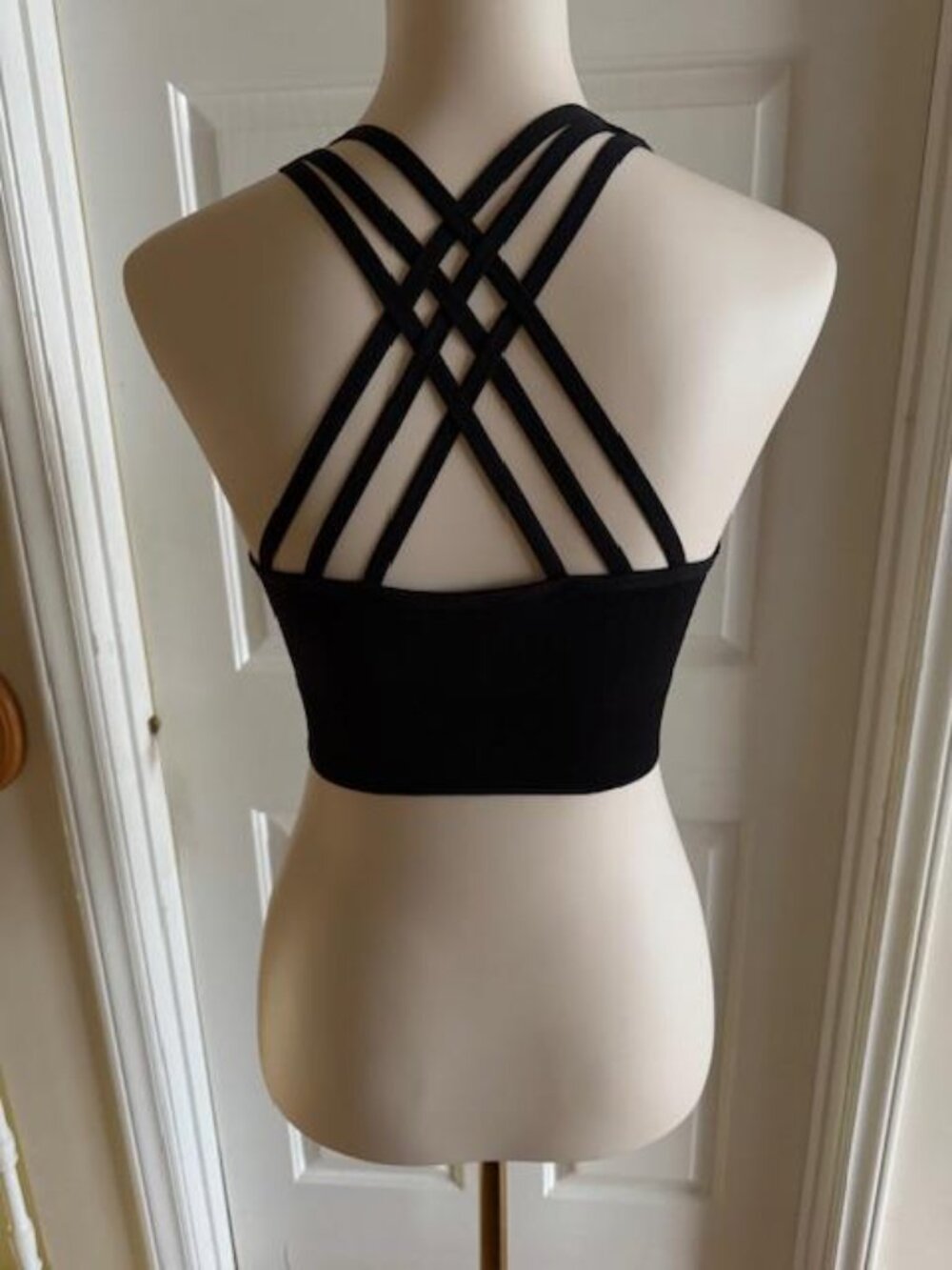 Pro Fit Seamless Sports Bra – Black Strappy Back – Moisture-Wicking – Size Large - Picture 3 of 4